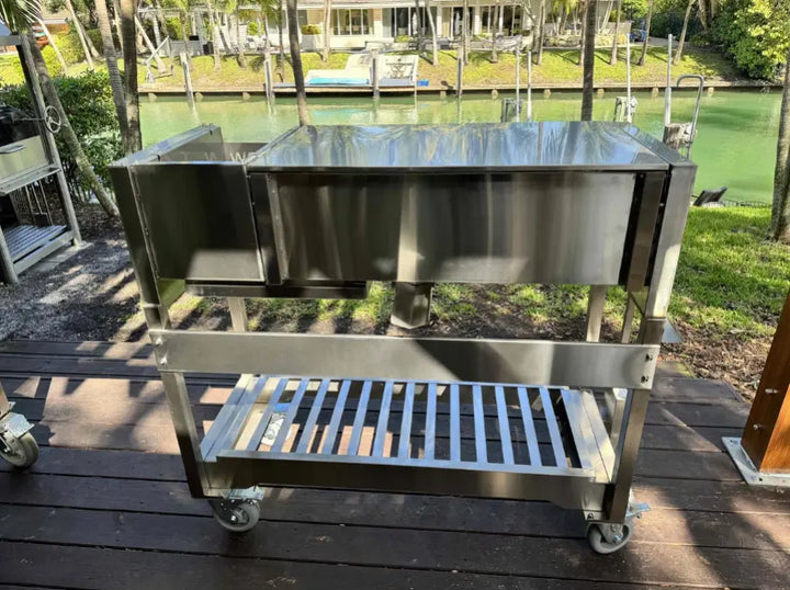 Tagwood Freestanding Santa Maria Style Grill – Stainless Steel: High-quality 304 stainless steel construction features over 700 sq. in. cooking surface, dual preset grate positions, and brasero firebox for precise live-fire cooking.