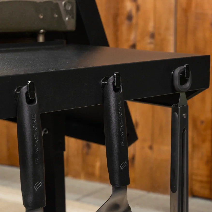 Blackstone Original 28" Griddle with Hard Cover, featuring an Omnivore Griddle Plate for efficient heat distribution and two independently controlled heat zones for versatile cooking capabilities.