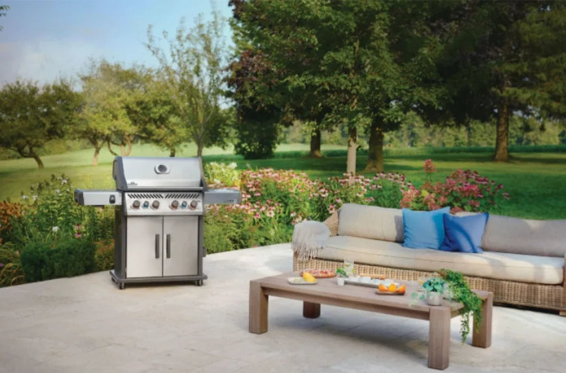 Napoleon Rogue PRO-S 525 RSIB grill features six burners, including infrared side and rear burners for searing, rotisserie, and sauce heating capabilities.