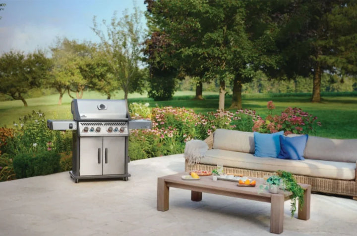 Napoleon Rogue PRO-S 525 RSIB grill features six burners, including infrared side and rear burners for searing, rotisserie, and sauce heating capabilities.