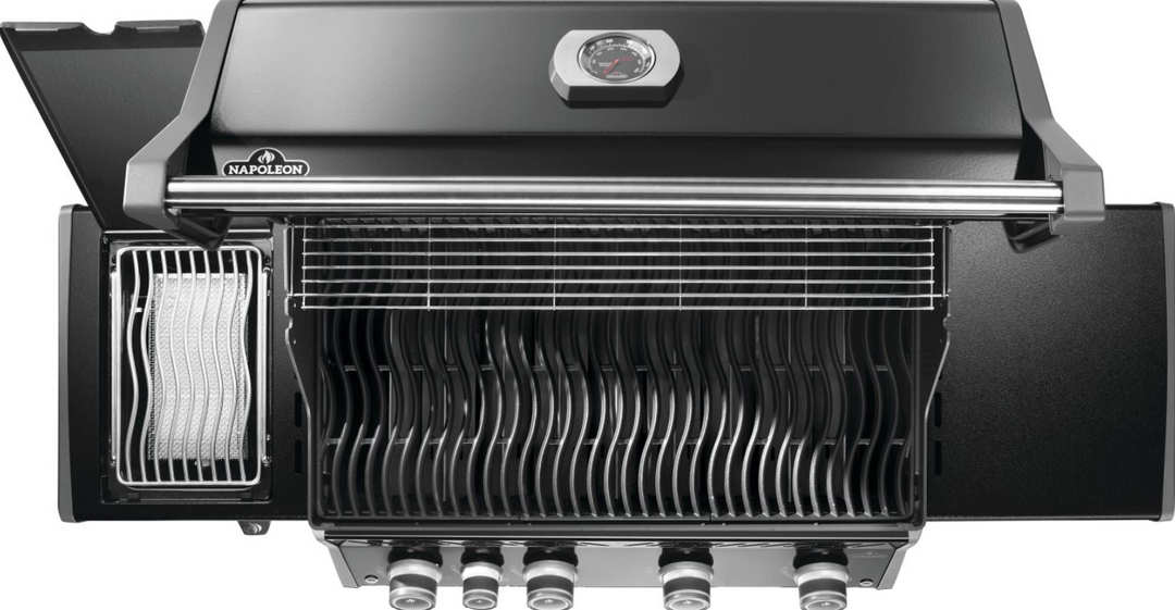 Napoleon Rogue® PRO 525 with Premium Black Finish & Infrared Side Burner