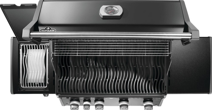 Napoleon Rogue® PRO 525 with Premium Black Finish & Infrared Side Burner