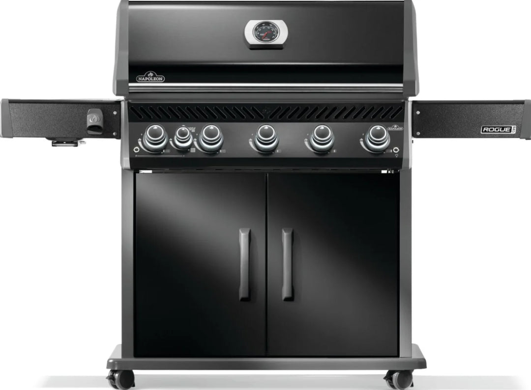 Napoleon Rogue PRO 625 SIB – Black grill with Infrared Side Burner, featuring porcelainized cast iron grids, backlit control knobs, and durable black finish.