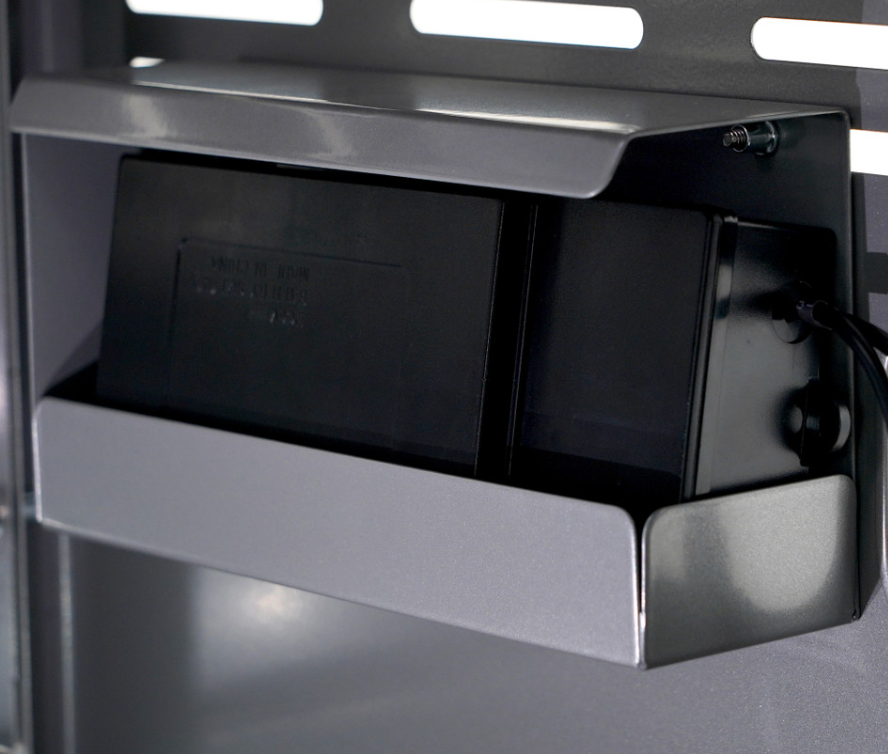 Monument Grills "D605 Pro" Gas Grill - Denali Series