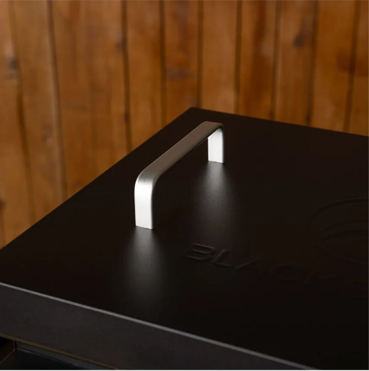 Blackstone 22" Griddle Hard Cover: Protective cover for Blackstone 22-inch griddles, featuring durable hard design, integrated handles, and hanging brackets for convenient storage and use in outdoor environments.