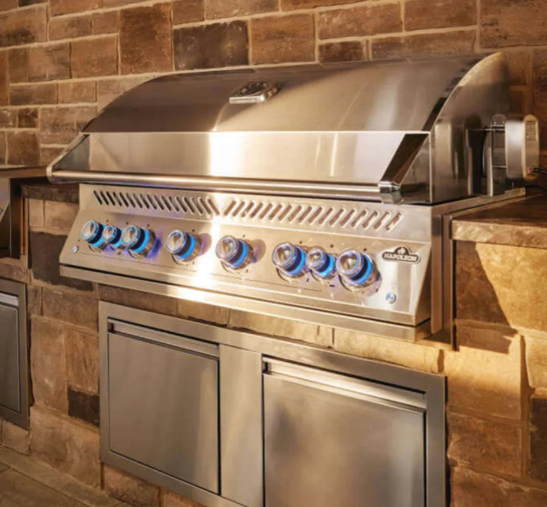 Napoleon 700 Series 44" Built-In Gas Grill: premium outdoor grill with 108,000 BTUs of grilling power, six main burners, and dual rear infrared rotisserie burners for elite-level performance.