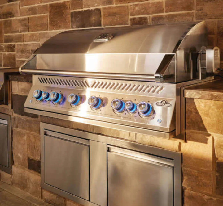 Napoleon 700 Series 44" Built-In Gas Grill: premium outdoor grill with 108,000 BTUs of grilling power, six main burners, and dual rear infrared rotisserie burners for elite-level performance.