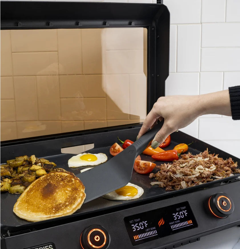 Blackstone E-Series Griddle Accessories Kit (4 Pieces) - Complete set of 2 heat-resistant nylon spatulas, 1 scraper, and 1 pair of tongs for grilling and cooking on your E-Series coated griddle surface.