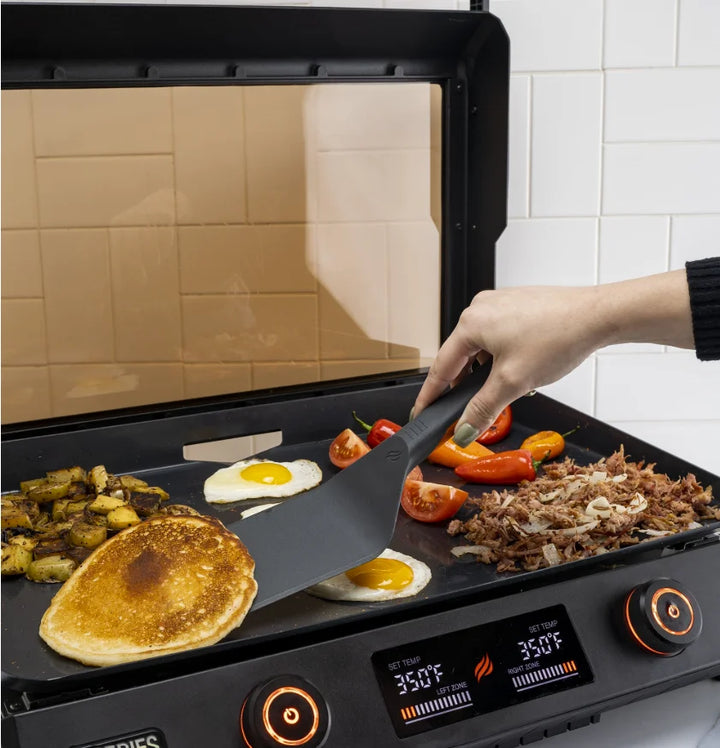 Blackstone E-Series Griddle Accessories Kit (4 Pieces) - Complete set of 2 heat-resistant nylon spatulas, 1 scraper, and 1 pair of tongs for grilling and cooking on your E-Series coated griddle surface.