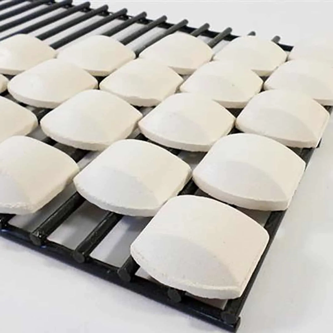 Broilmaster Premium P4X Gas Grill features durable cast-aluminum construction, high-performance Bow Tie Burner delivering 40,000 BTUs for even heat distribution and versatile cooking options.