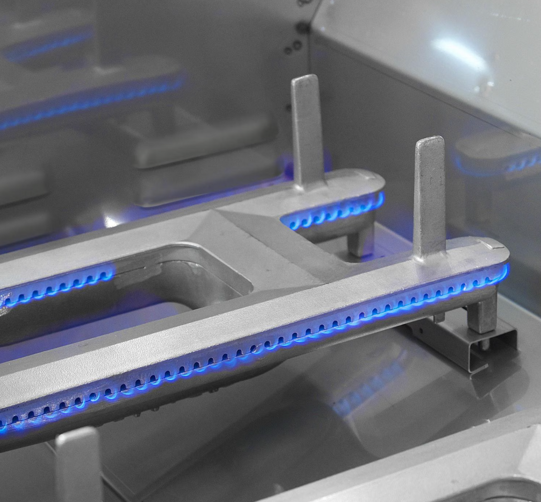 Fire Magic Aurora A830i Built-In Gas & Charcoal Combo Grill