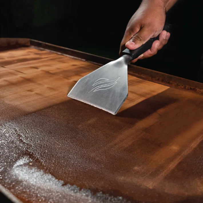 Blackstone Griddle Top Restoration Kit: Heavy-duty scrub pads and 8 oz restorer for tackling surface rust, grease, and buildup on griddles, shelves, cookware, and tools.