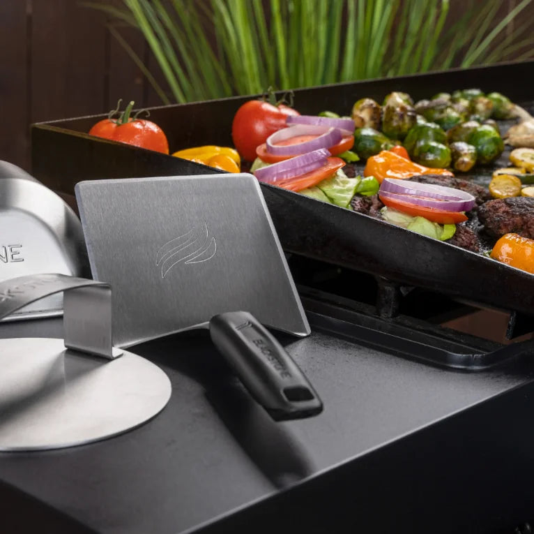 Blackstone Smash Burger Kit (3 Pieces): A complete griddle kit featuring stainless steel hamburger spatula, basting dome for melting cheese or steaming vegetables, and burger press to create crispy-edged smash burgers.