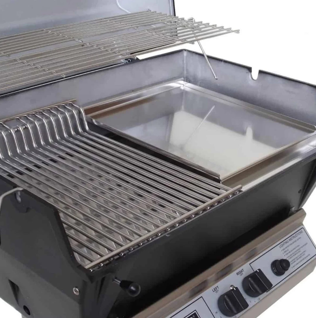 Broilmaster Premium Gas Grill: High-end features for unmatched convenience and performance, featuring a 40,000 BTU Stainless Steel Bow Tie Burner and Flare Buster Ceramic Flavor Enhancers across a 695 sq. in. cooking area.