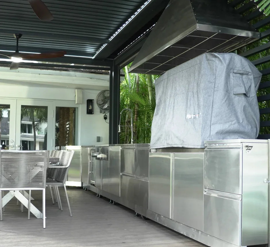 Tagwood BBQ05SS All-Weather Cover for Precision-Fit Protection featuring 500D gray fabric, TPU-laminated backing, velvet liner, vent windows and secure fastening system.